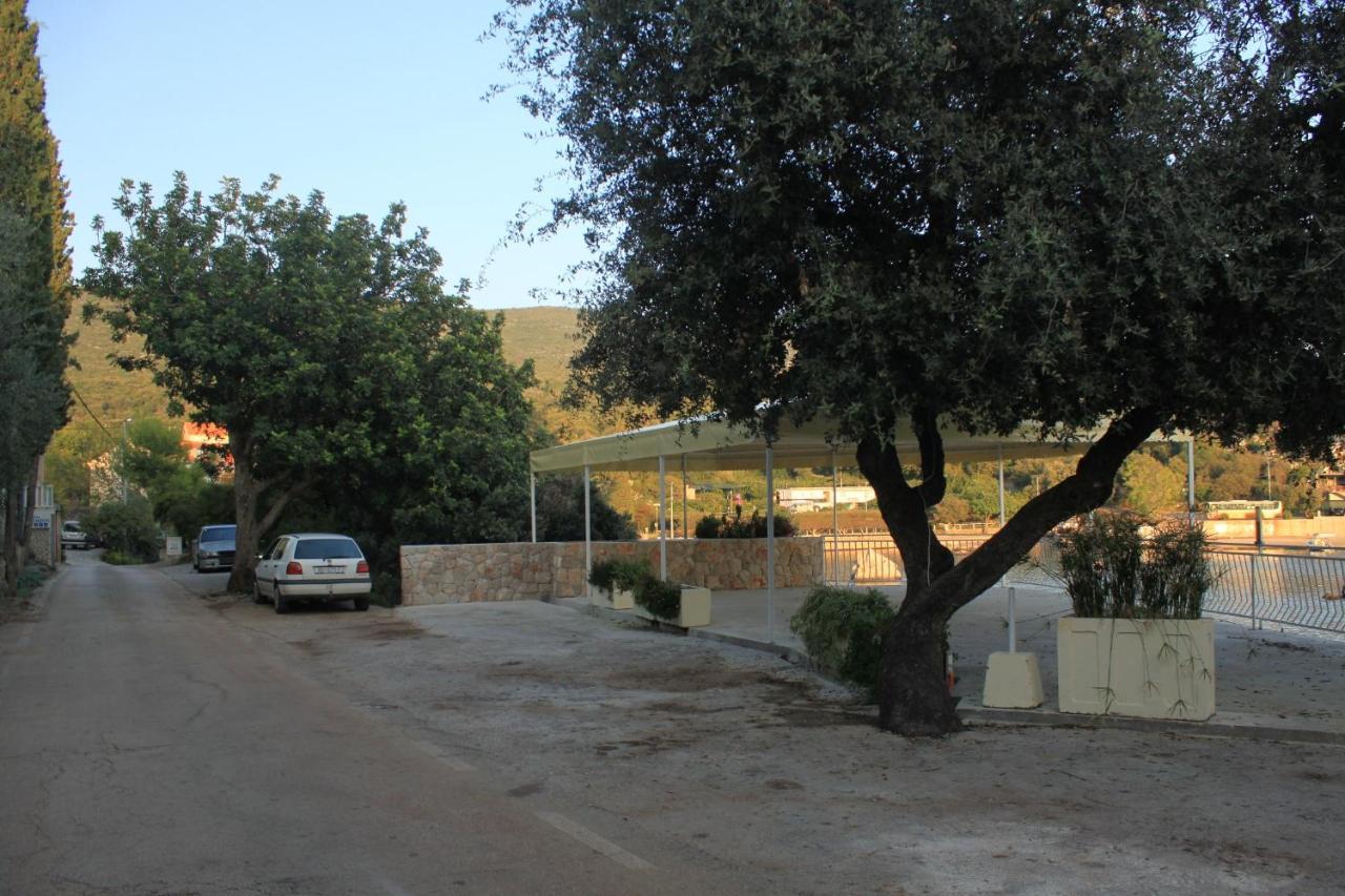 Apartments By The Sea Molunat, Dubrovnik - 8550 Eksteriør bilde